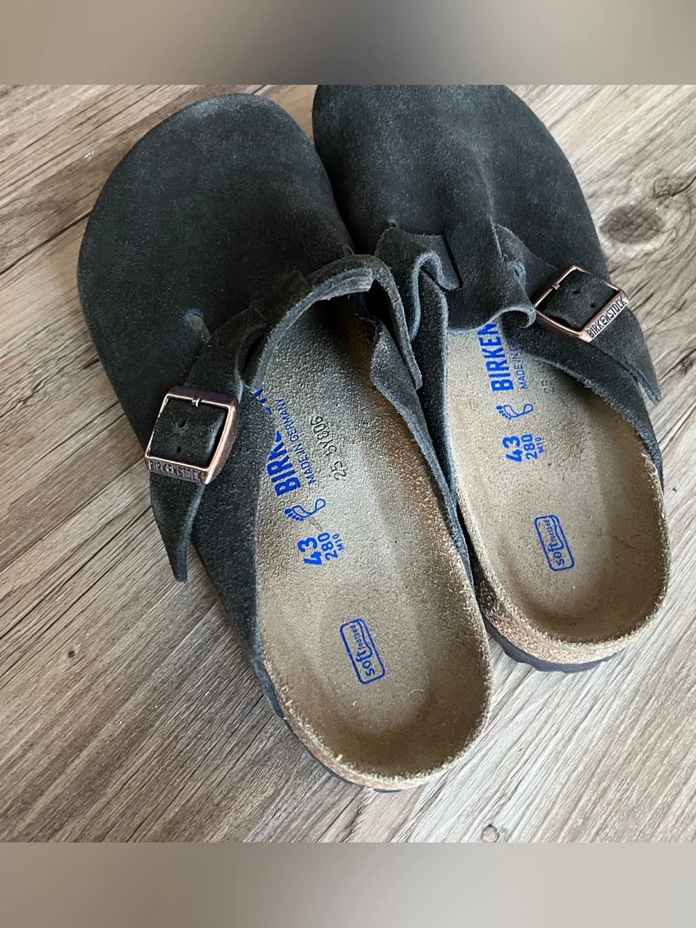 Birkenstock Men's Suede Clog in Dark Gray with Copper Buckle - Picture 3 of 6